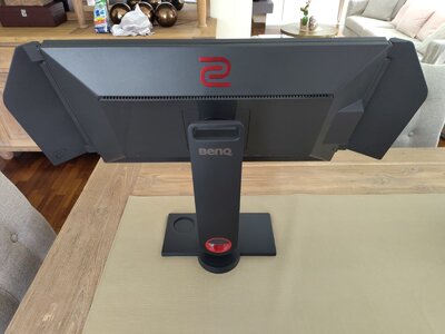 monitor-achterkant.jpg monitor-achterkant.jpg