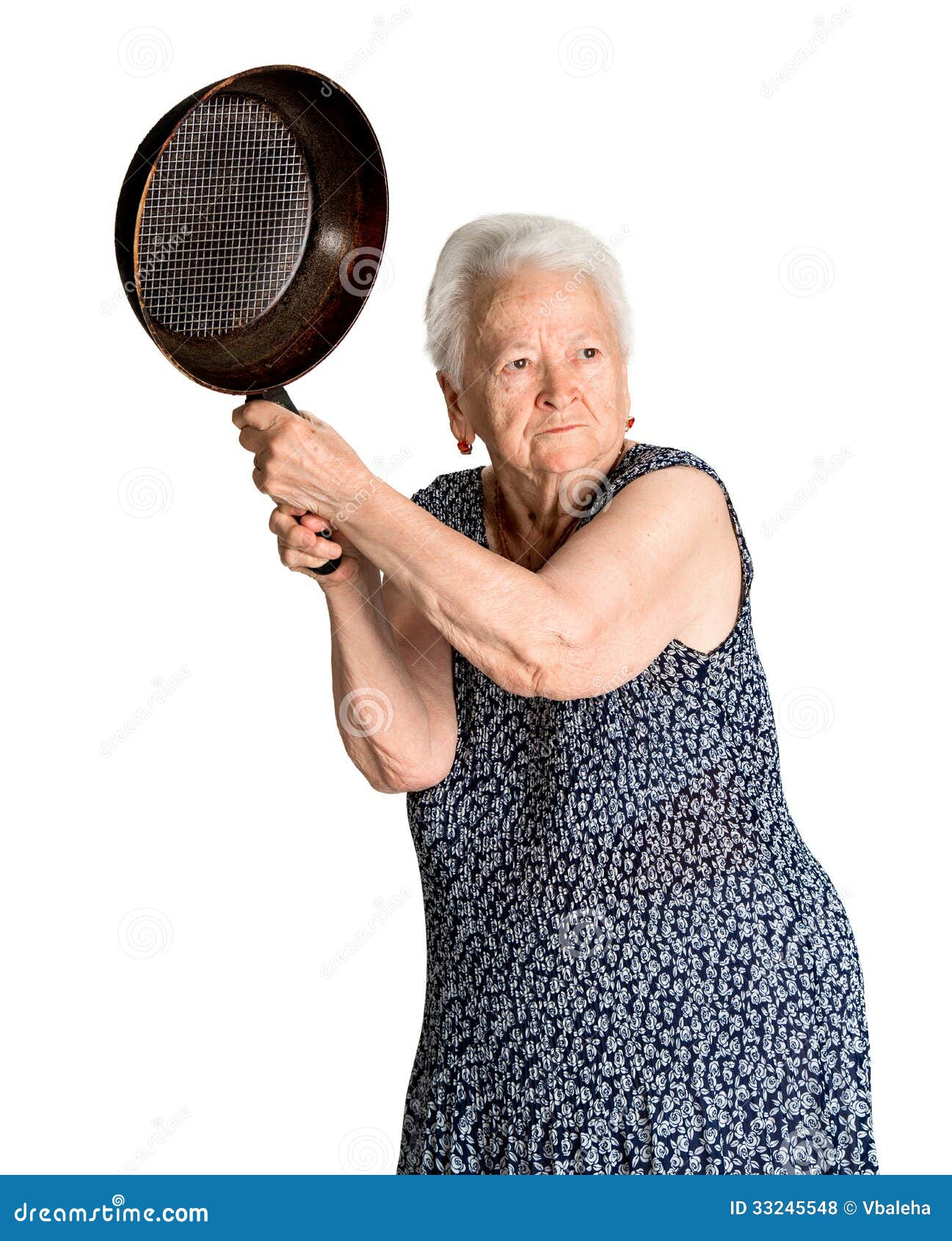 boze-oude-vrouw-met-een-pan-33245548.jpg