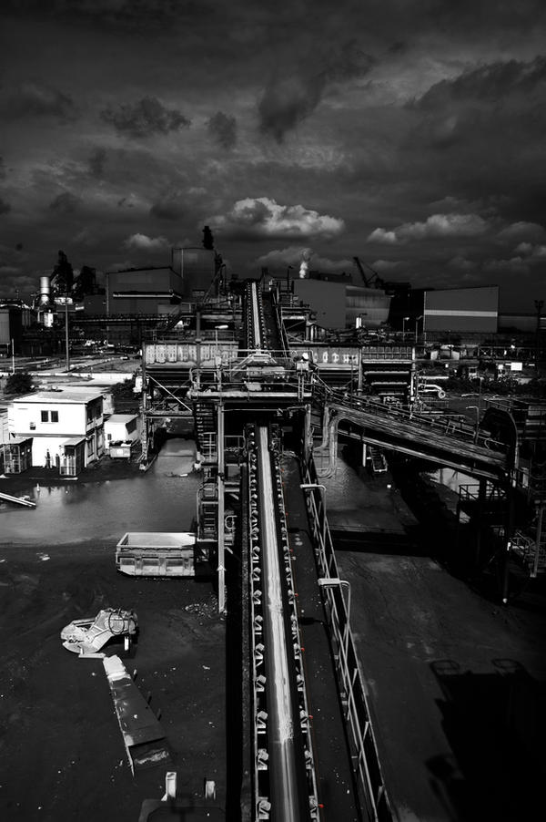 The_end_of_the_line_by_SyRuS_Photography.jpg