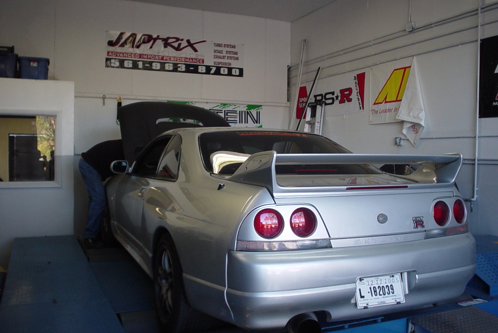 7589-1995-Nissan-Skyline.jpg
