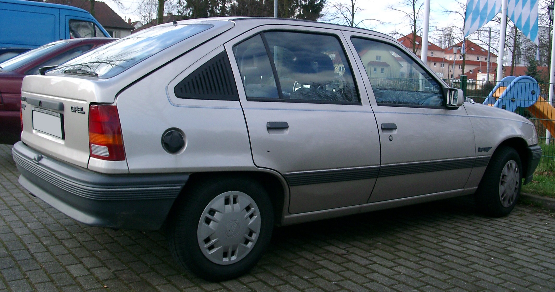 Opel_Kadett_E_side.jpg