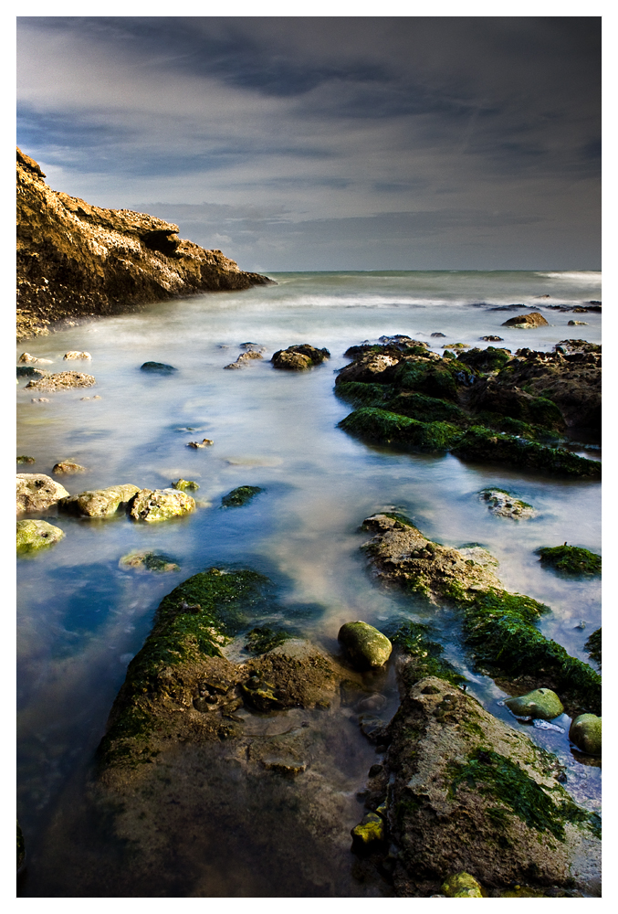 Waves_rolling_in__closing_in_by_mightyflup.jpg