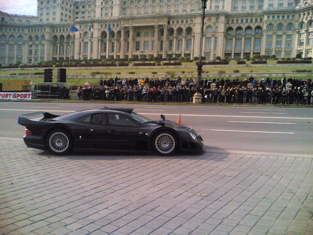 Mercedes_CLK_GTR.jpg