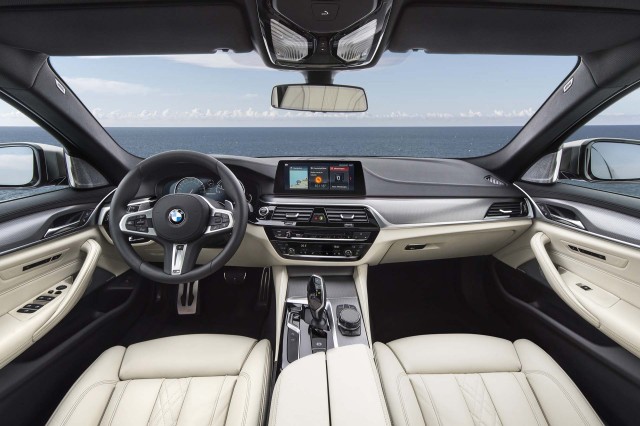 2018-bmw-5-series_100585624_m.jpg