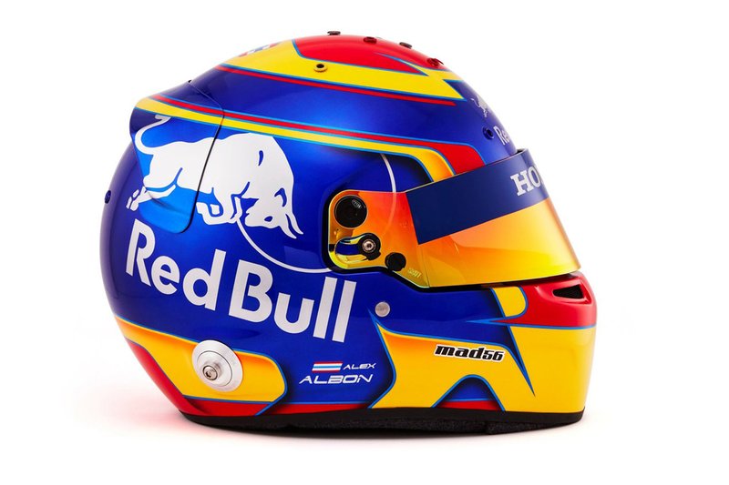 helmet-of-alex-albon-scuderia--1.jpg