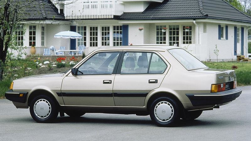 39_Volvo_360_Sedan_thumb.jpg