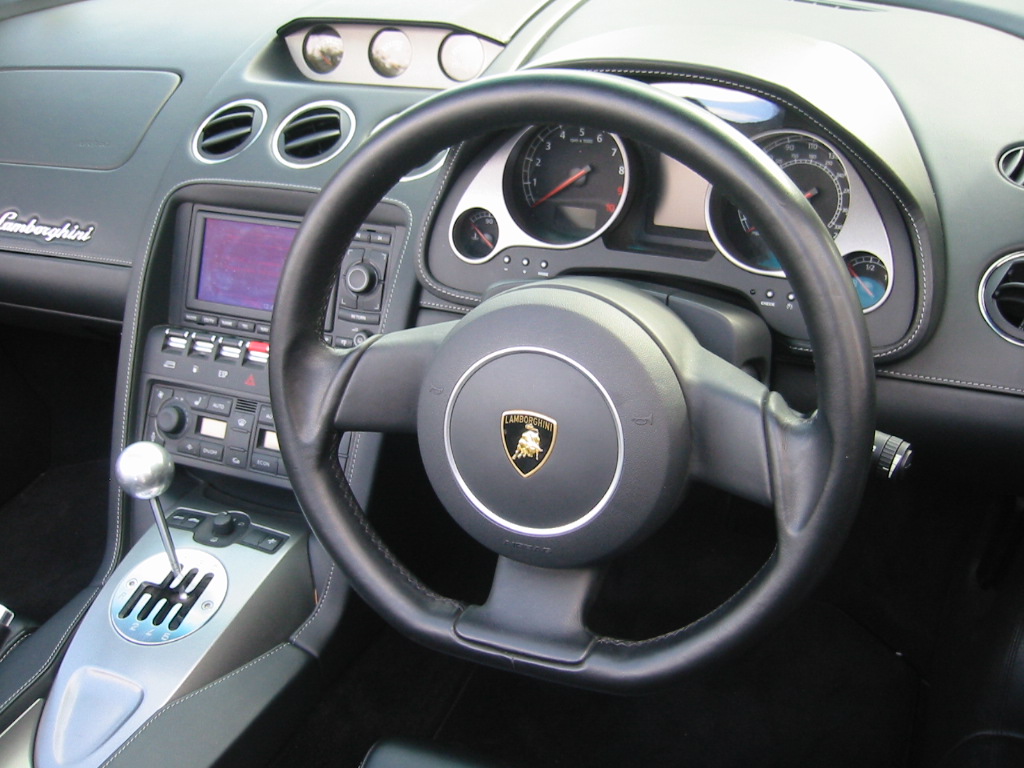 GallardoSpyderInterior.JPG