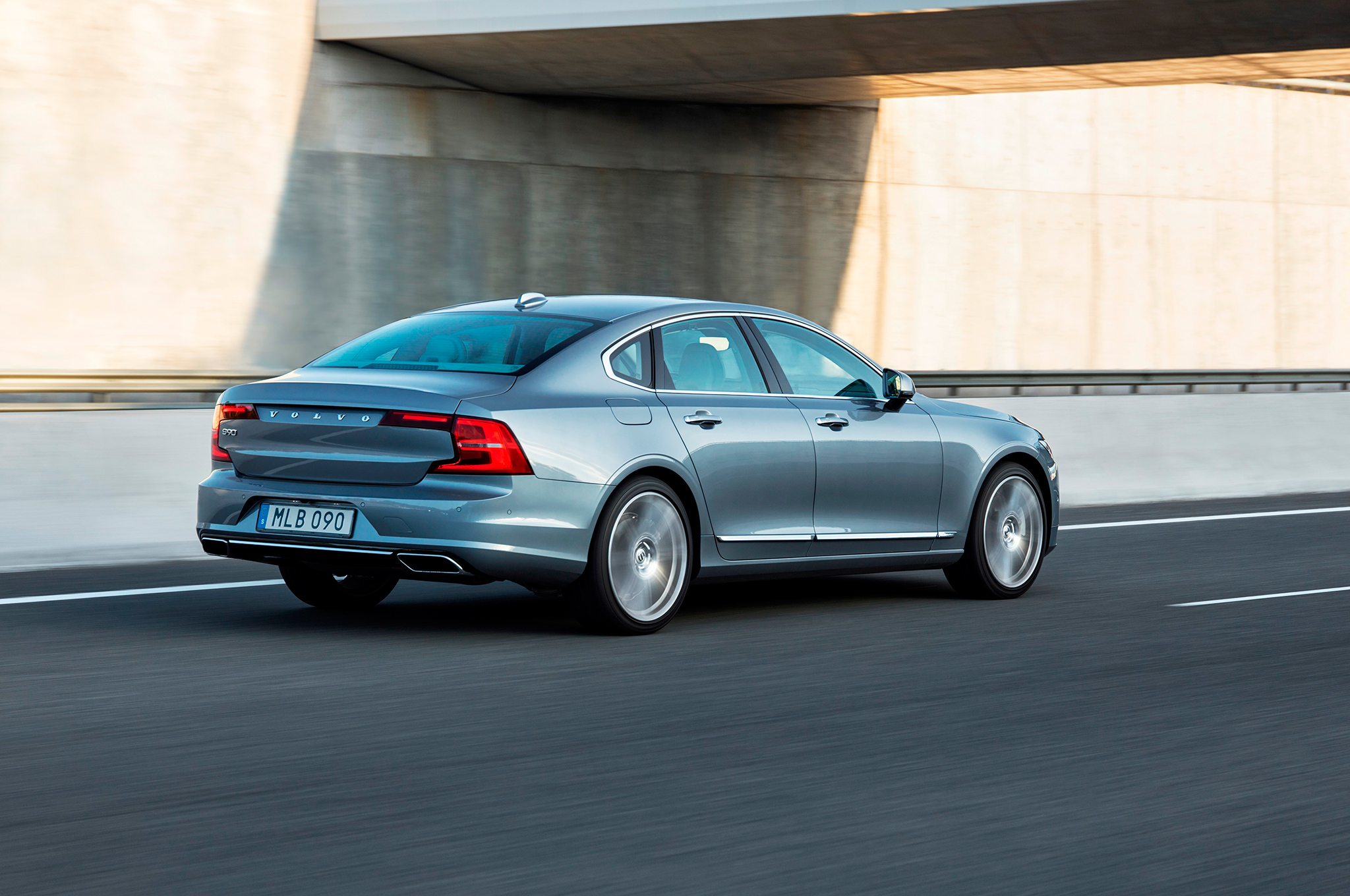 2017-Volvo-S90-rear-three-quarter-in-motion.jpg
