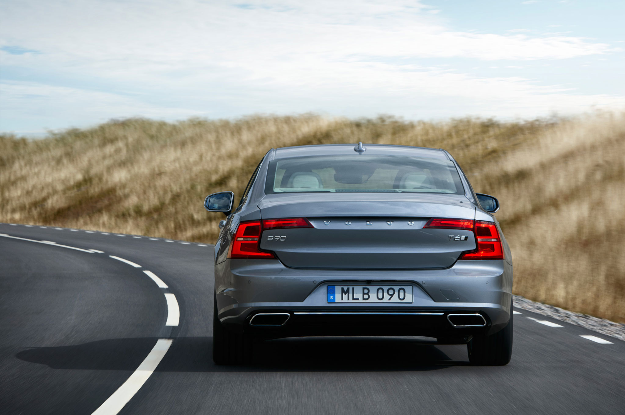 2017-Volvo-S90-rear-view-around-curve.jpg