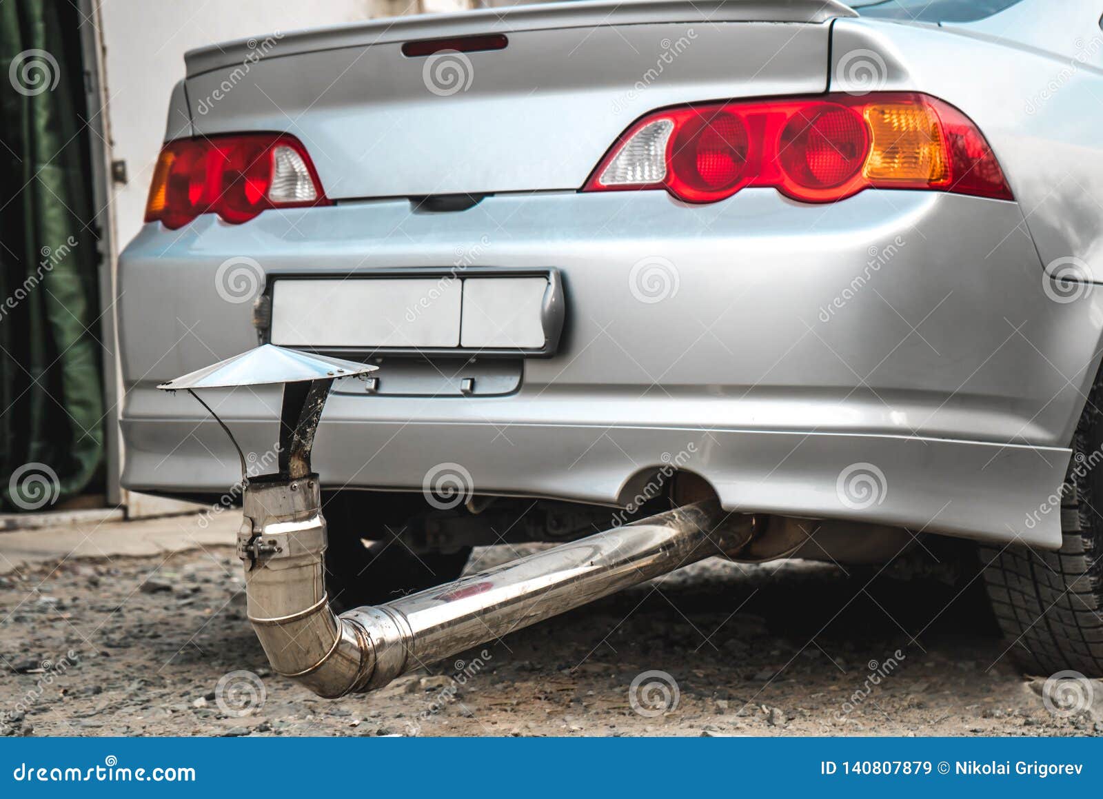 ridiculous-exhaust-pipe-car-photo-amusing-140807879.jpg