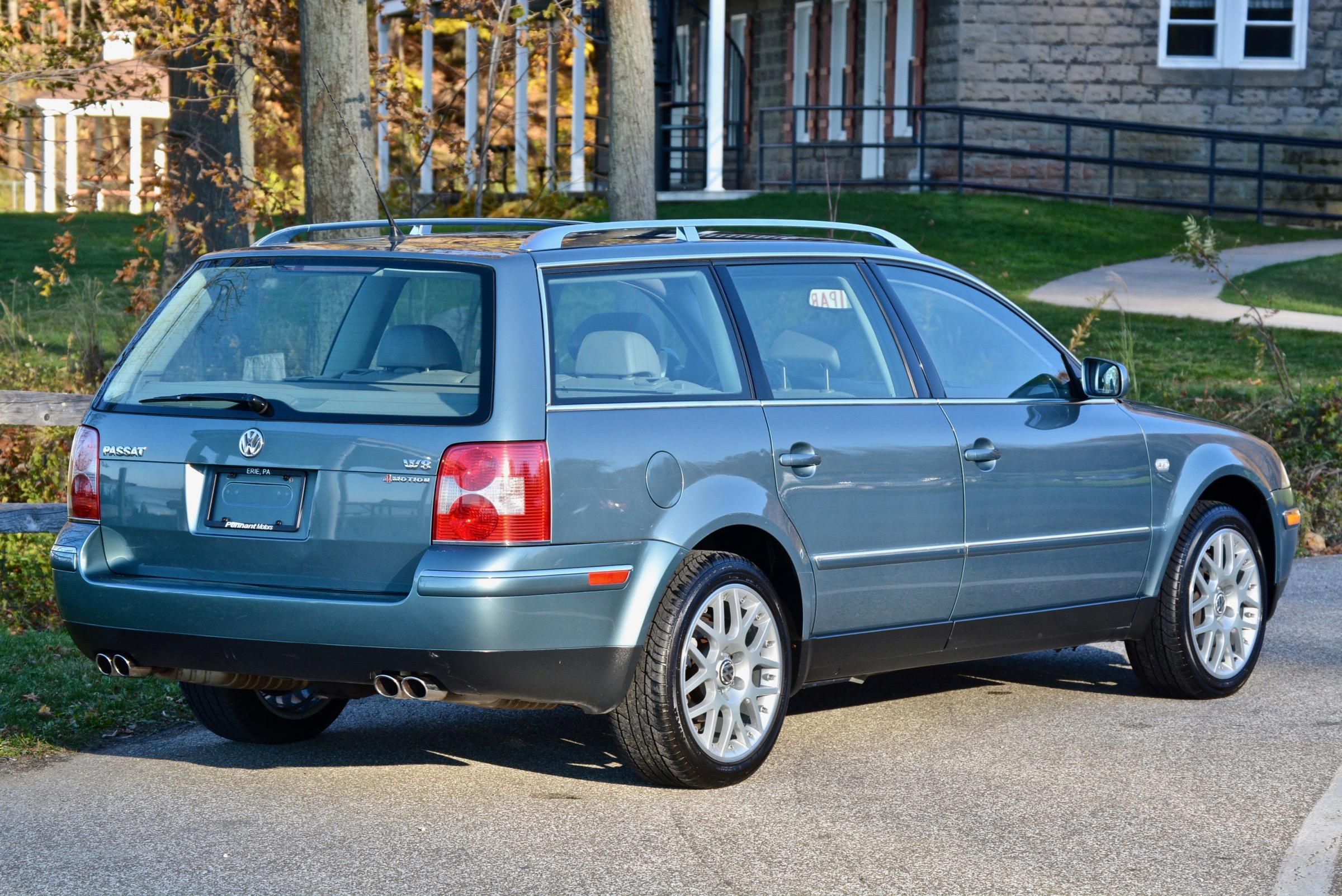 Passat-W8_rear.jpg