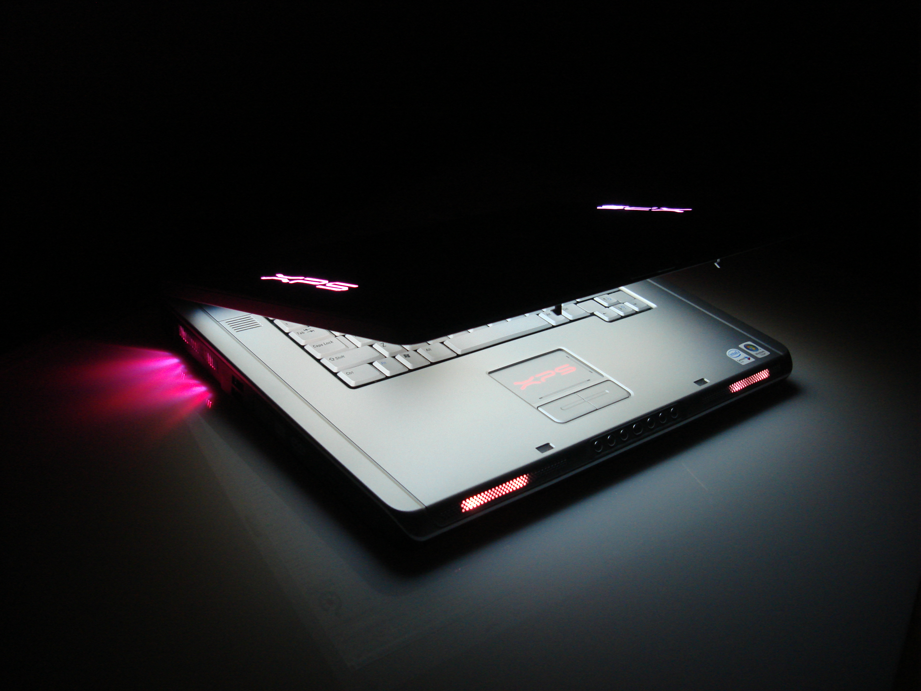 Dell_XPS_M1710_LEDs.jpg