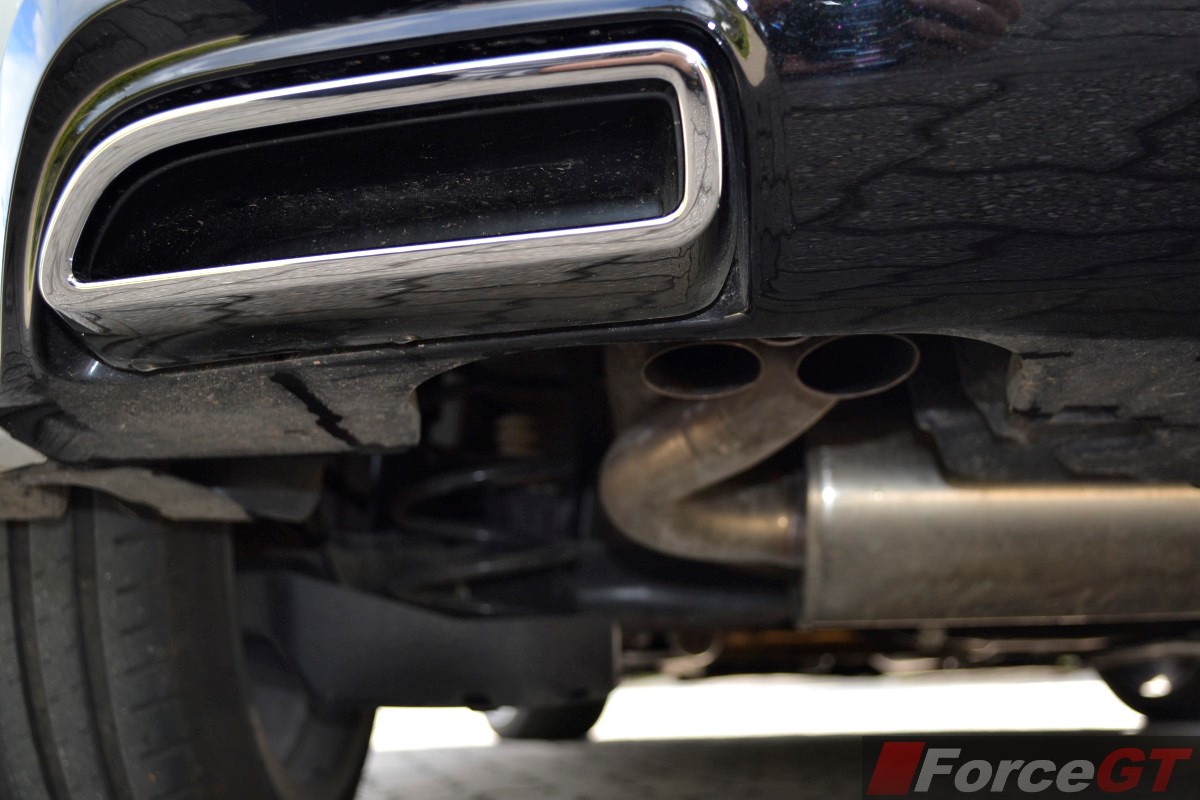 2015-Peugeot-308-GT-fake-exhaust.jpg
