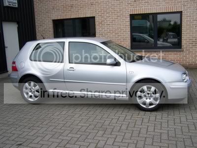 Volkswagen-Golf_6689406.jpg