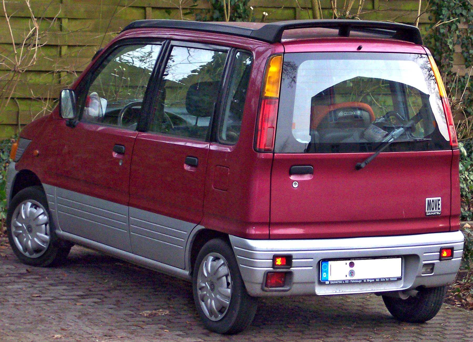 Daihatsu_MOVE_hl_pink.jpg
