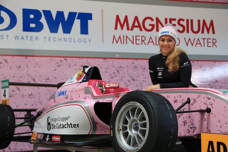 Sophia-Floersch-Mucke-Motorsport-Press-Release.jpg