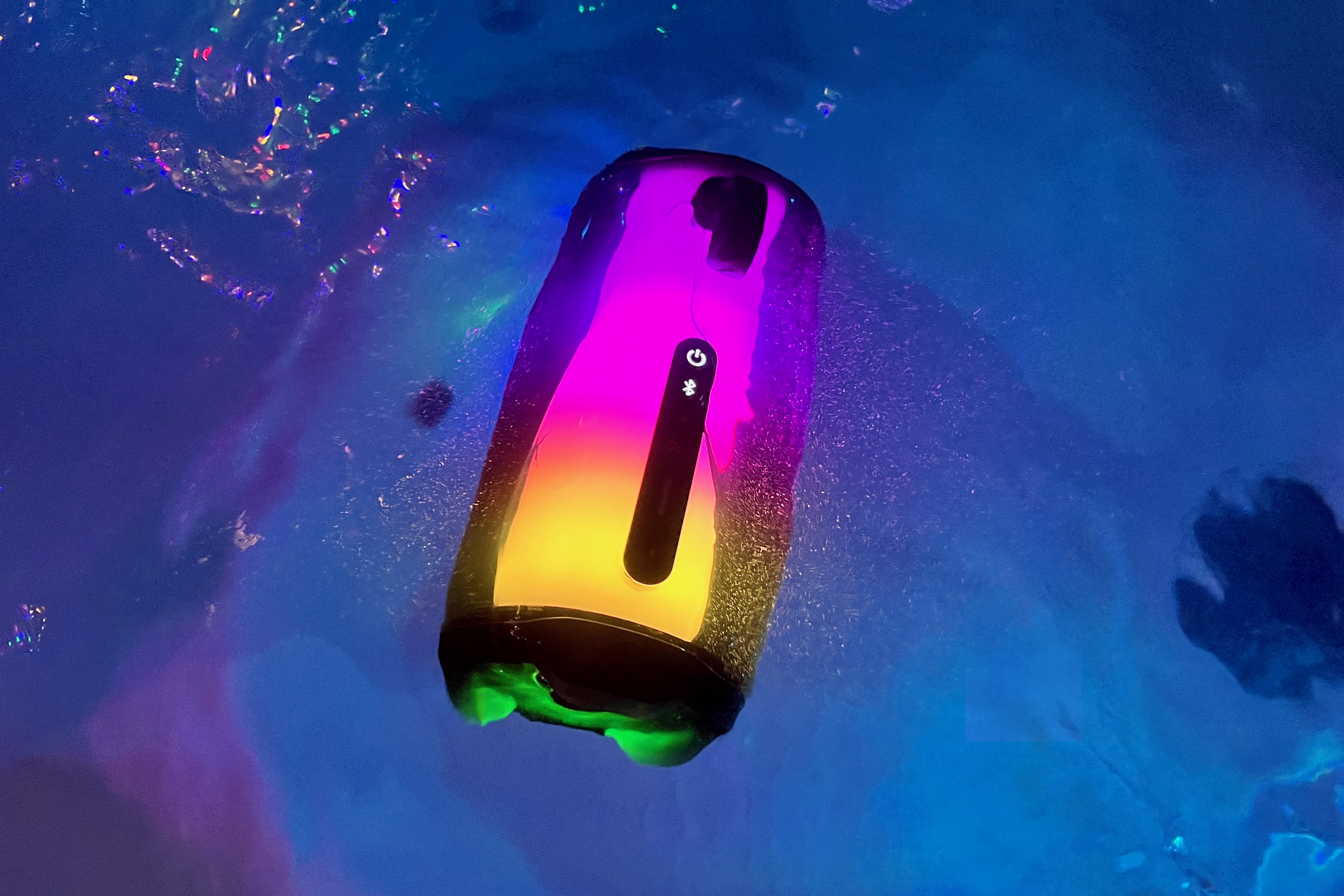 jbl-pulse-5-hot-tub-in-water.jpeg