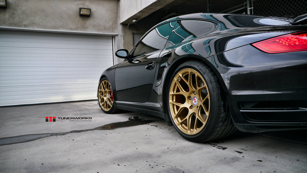 Porsches-on-Gold-Wheels-7.jpg