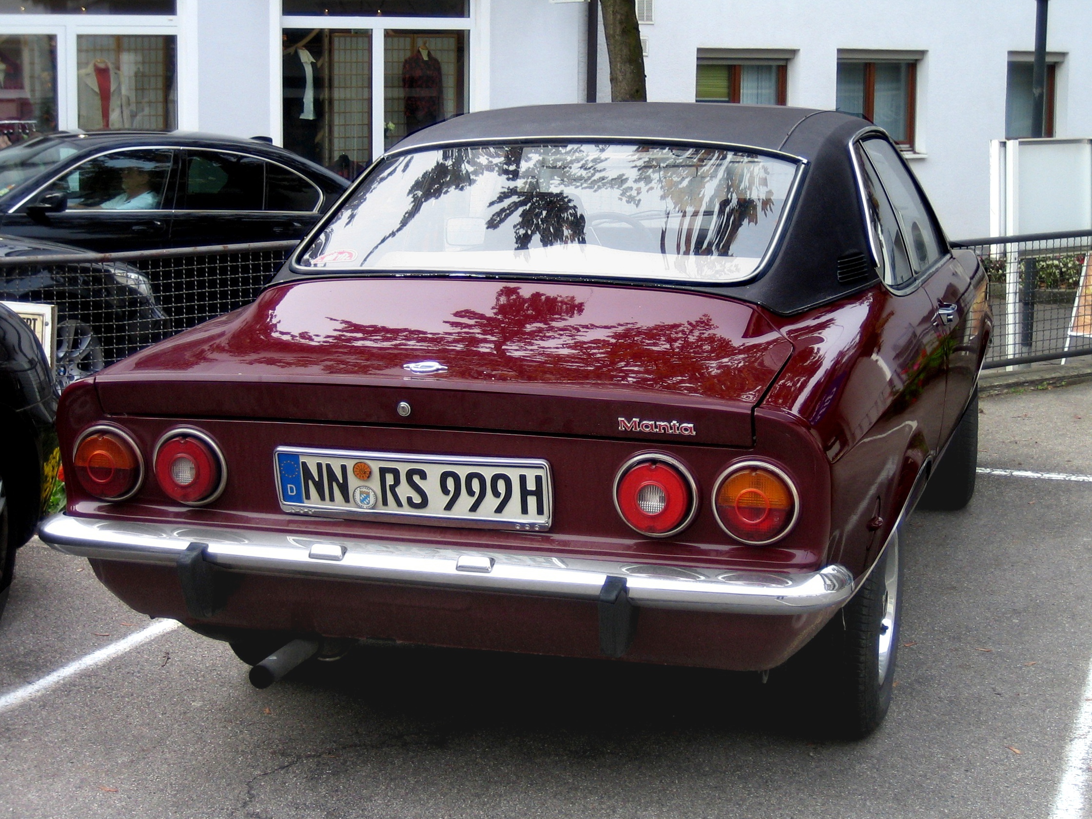 Opel_Manta_02b_Foto_MSp_2006-10-13.jpg