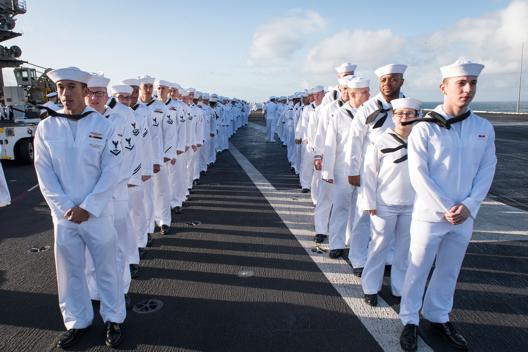 uss-carl-vinson-sailors-1800.jpg