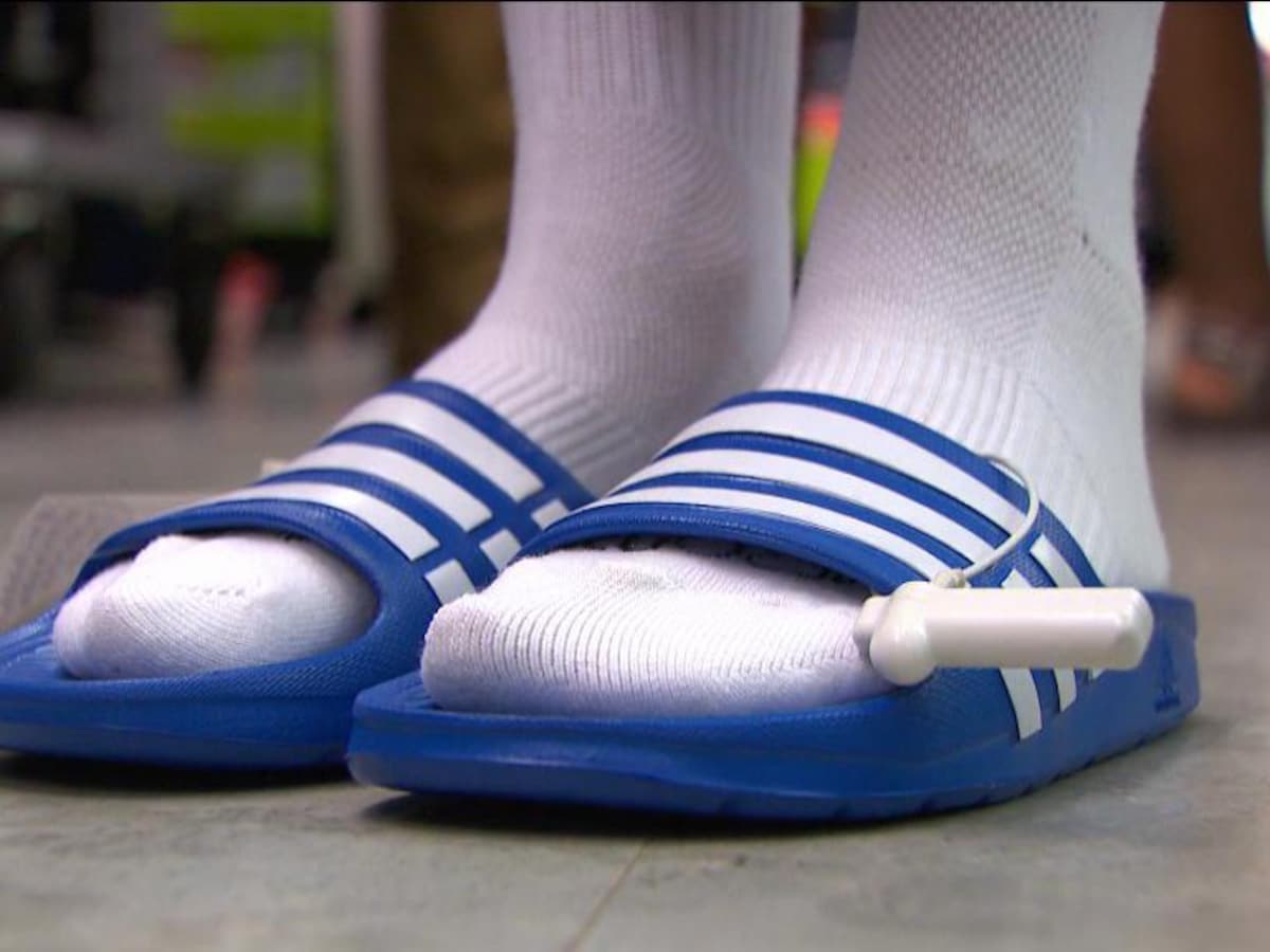 zijn-witte-sokken-in-sandalen-weer-hip