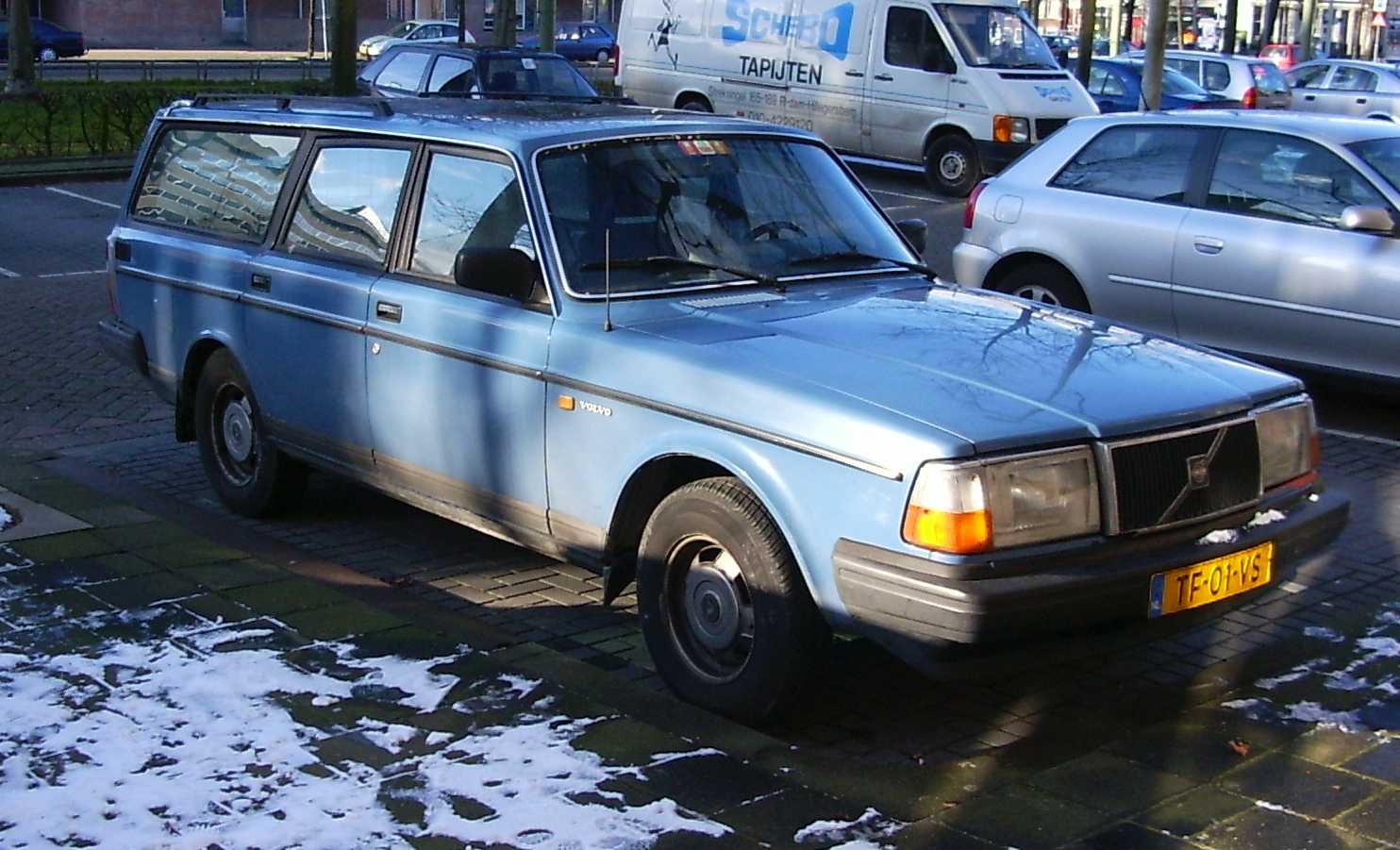 Volvo245.jpg