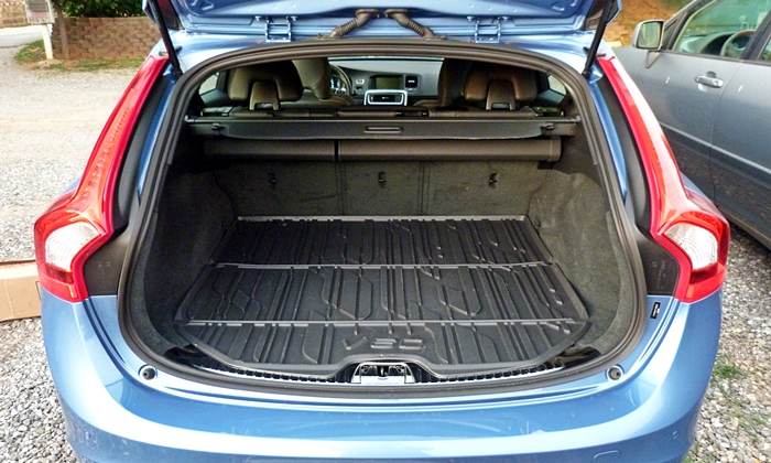 1427173088-V60-cargo-area.JPG