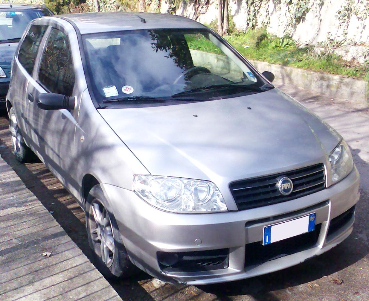 2004_Fiat_Punto_Sport_16V.jpg