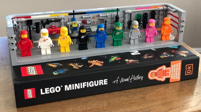 LEGO-Classic-Space-rainbow-featured.jpeg