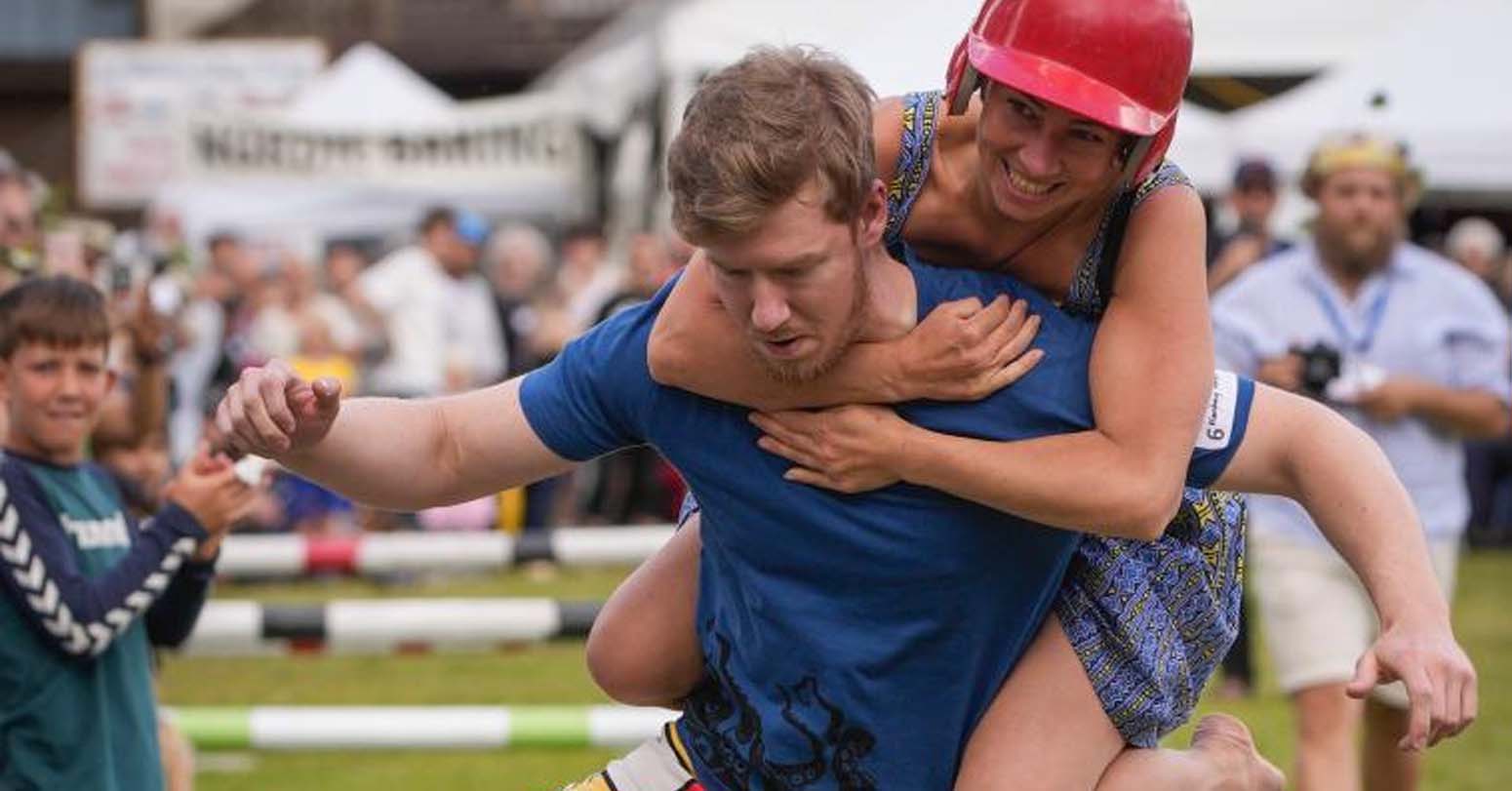 Wife-Carrying-Contest-3.jpg