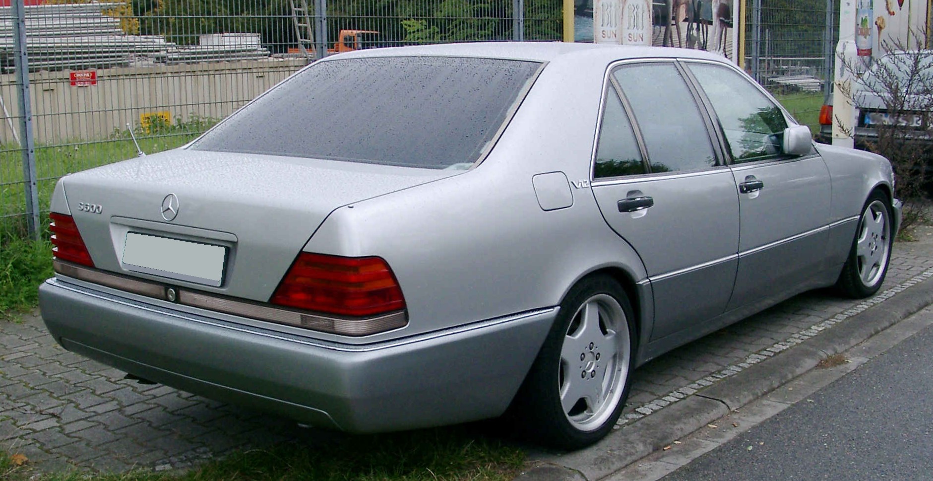 Mercedes-Benz_W140_rear_20080930.jpg