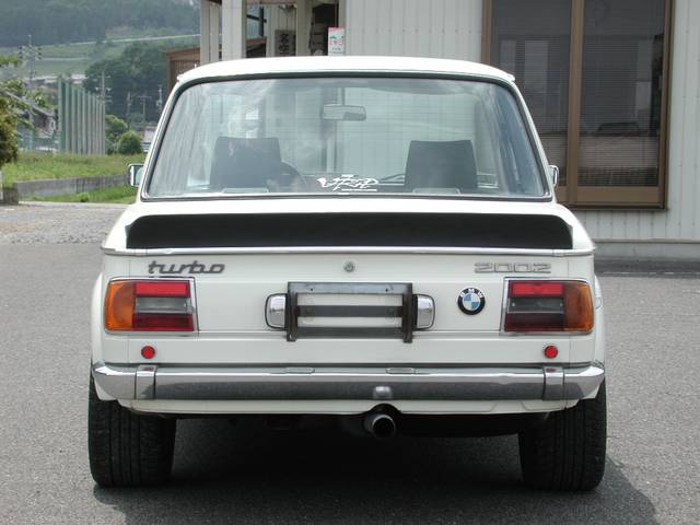 1975-BMW-2002-turbo_12.jpg