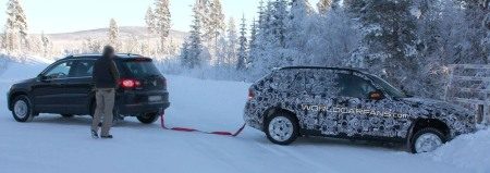 bmw-x1-prototype-krijgt-hulp-van-tiguan.jpg