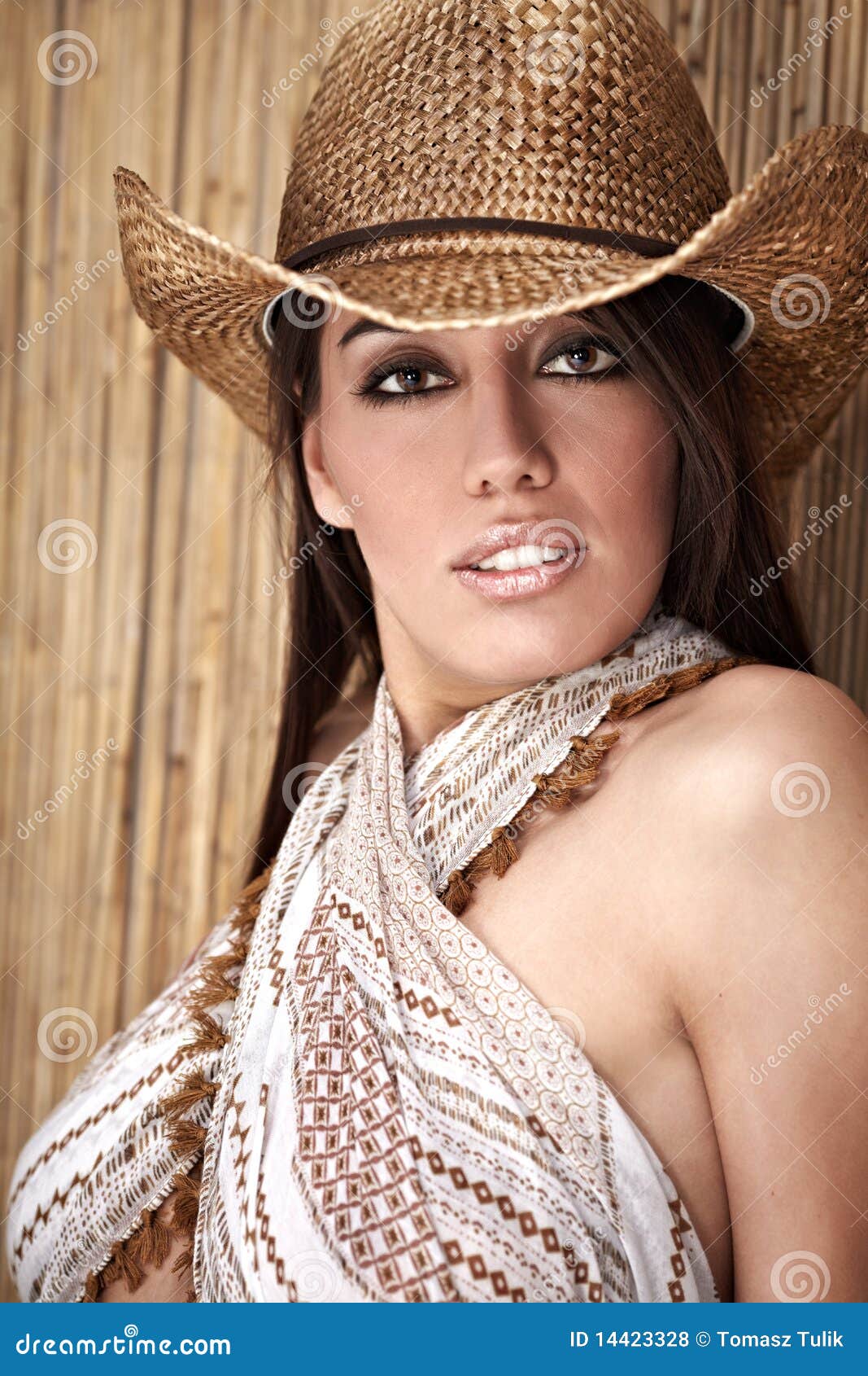 beautiful-sexy-cowgirl-14423328.jpg