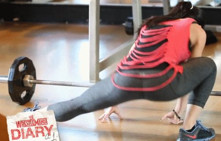 chick-at-gym.gif