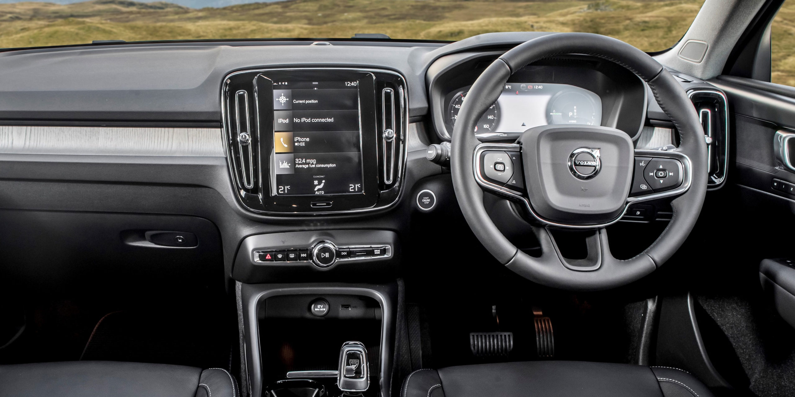 XC40-interior-dashboard-scaled.jpg