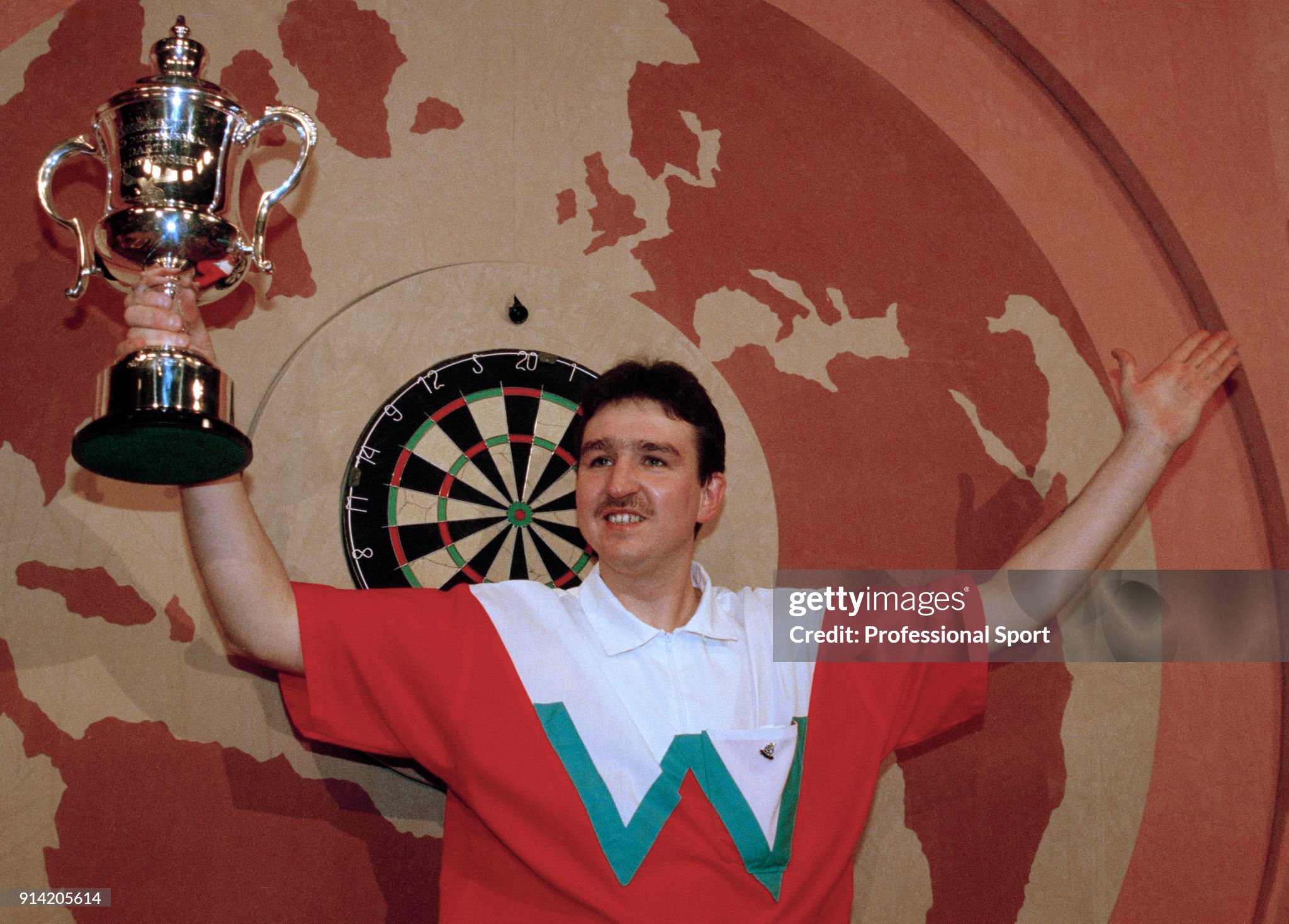 richie-burnett-of-wales-holds-aloft-the-trophy-after-winning-the-embassy-world-darts.jpg
