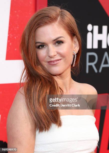 isla-fisher-attends-the-premiere-of-warner-bros-pictures-and-new-line-cinemas-tag-at-regency.jpg