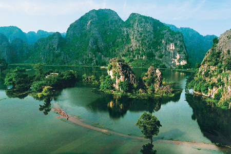 The-Appearance-of-Ninh-Binh-Sites-in-the-Kong-Skull-Island-Film.jpg